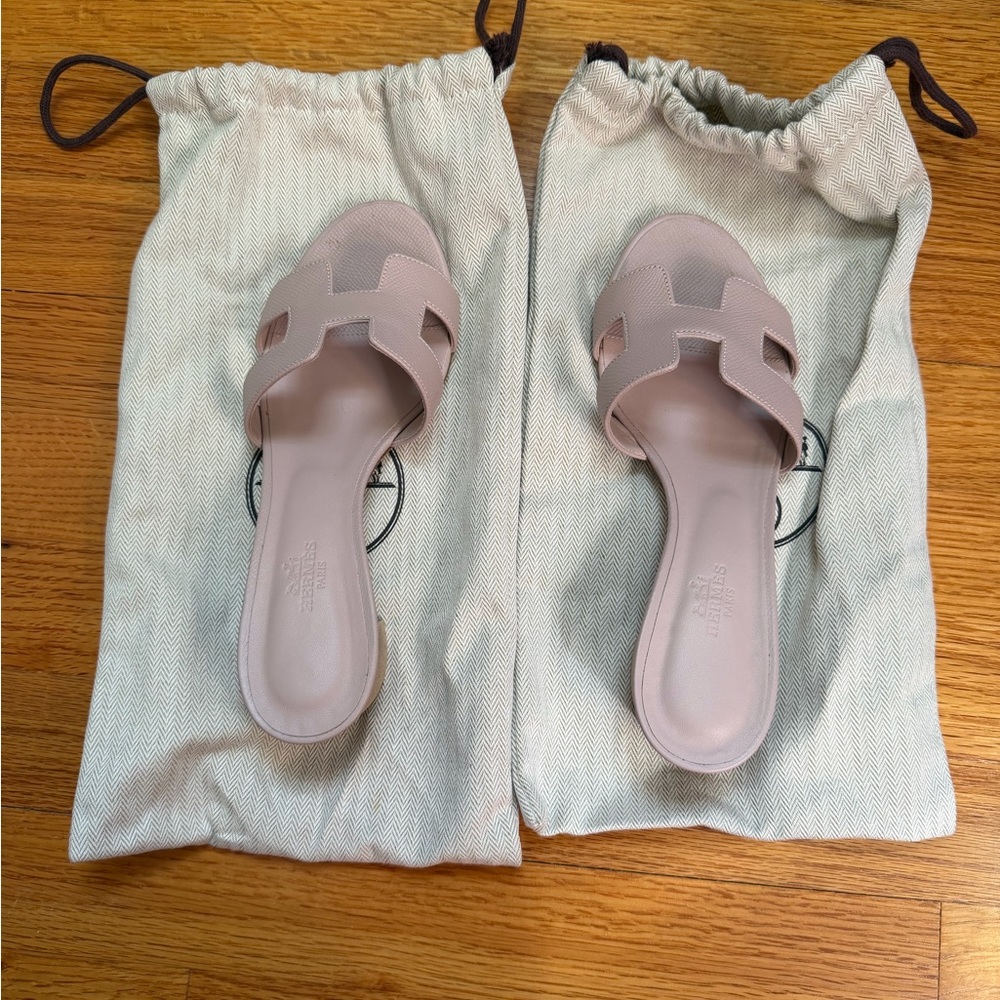 Hermes Oasis Sandal in Rose Porcalaine. Size 37.5